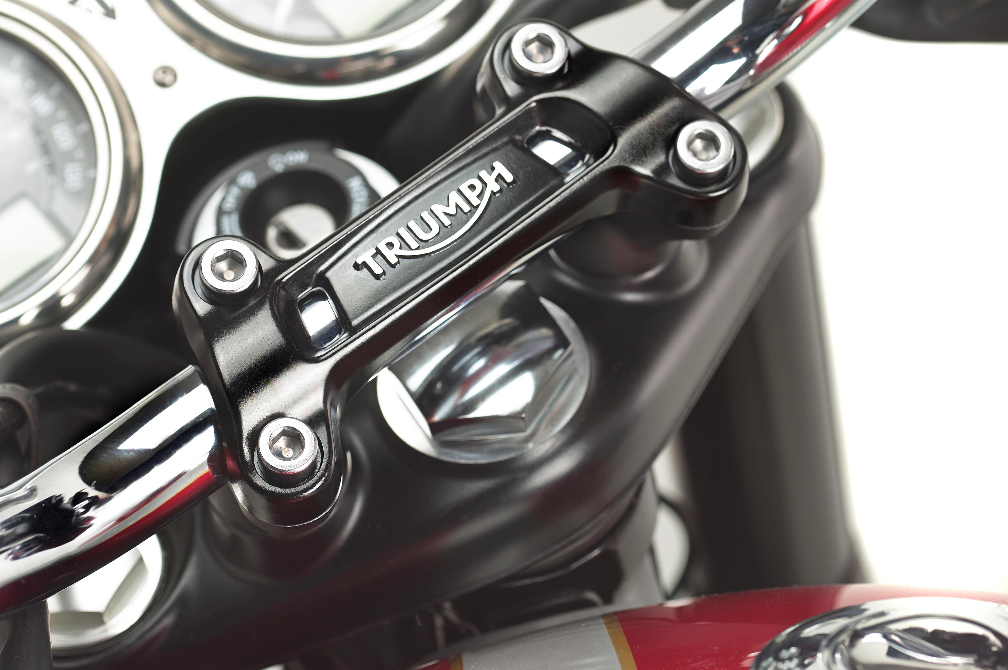 Handlebar Clamp Kit, 25.4 - Black image 1